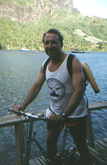 Joe on Bike in Moorea.jpg - Joe on bike in Moorea